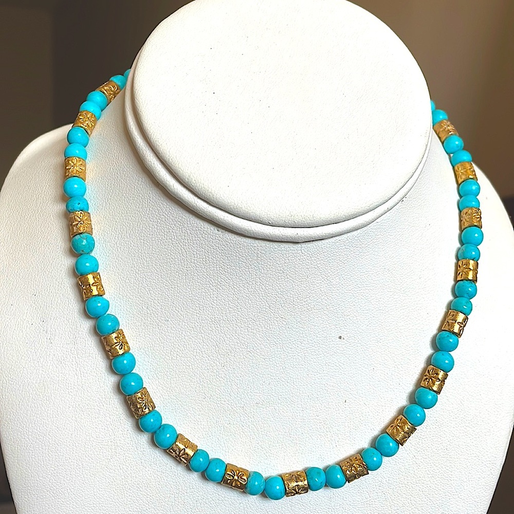 NWOT Turquoise and Gold Bead Necklace with Flower Detail